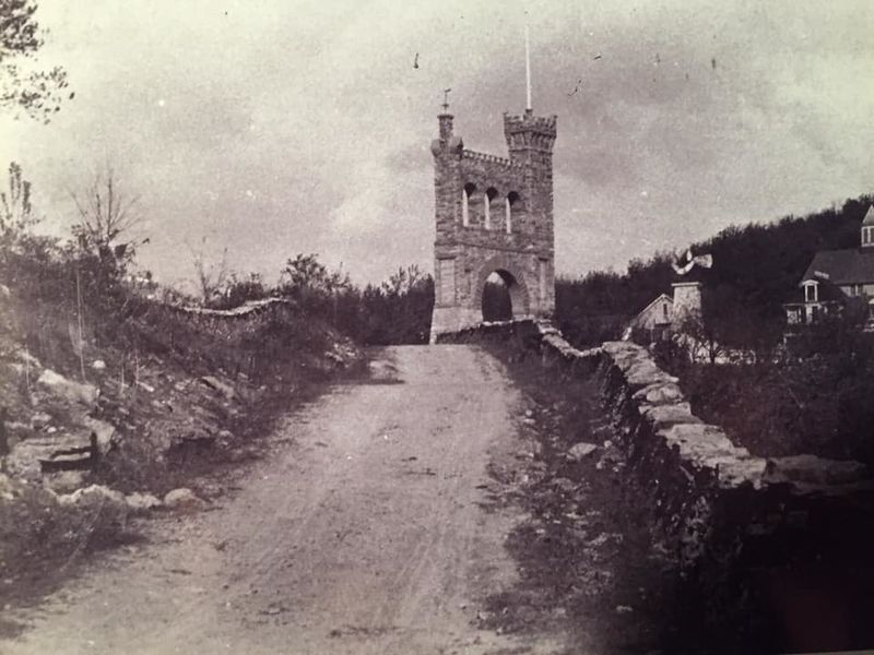 File:War Corespondents Memorial at Gapland in the 1940s.jpg