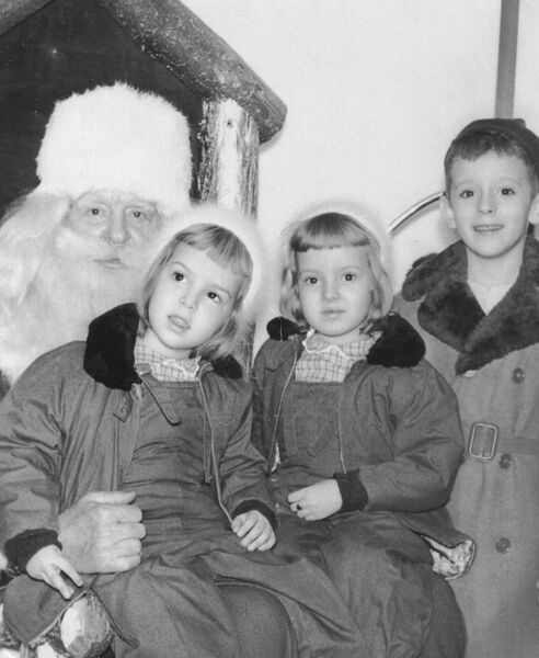 File:Myers Christmas w-Santa.jpg