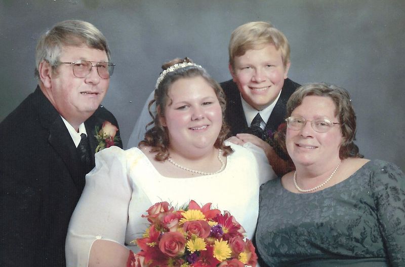 File:Nelson, with daughter Brandy (Greenawalt) on her wedding day and son Scottie and mom Joan Smith.jpg