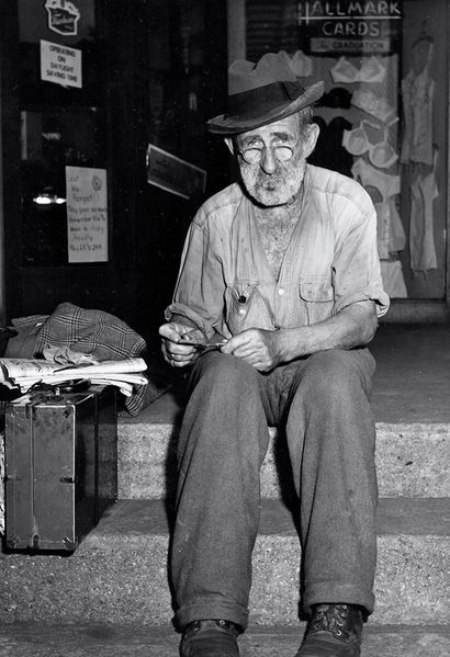 File:Traveling man on the steps of Kaplons.jpg